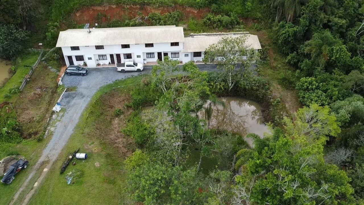 Hospedagem Mafli Apartment Barra do Trombudo Ngoại thất bức ảnh